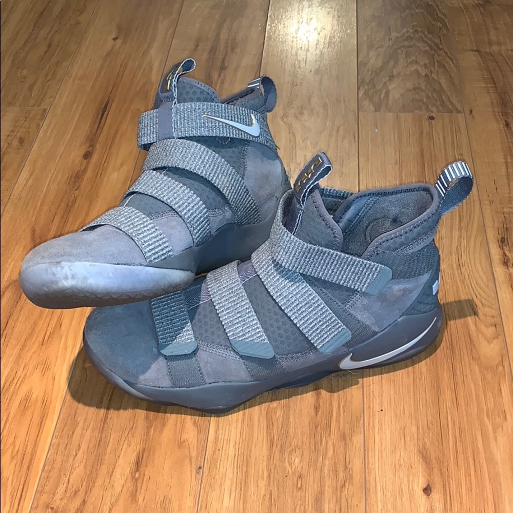 Nike LeBron Zoom Soldier